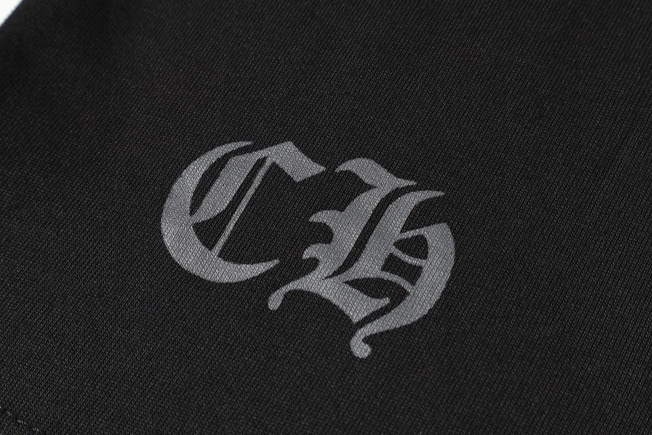 P150 Cross-border running quantity model, please do not place an order if you are pursuing quality - Chrome Hearts/Chrome Heart Cross Sanskrit short-sleeved T-shirt - High weight, high density and high quality. The wool is soft, delicate and skin-friendly. It feels soft and silky. It has excellent warmth and skin-friendly properties. - Customized weaving and dyeing, no color difference. No matter the fabric or workmanship details, it is better than the ordinary version on the market. -Colour: black white -Size: S M L XL